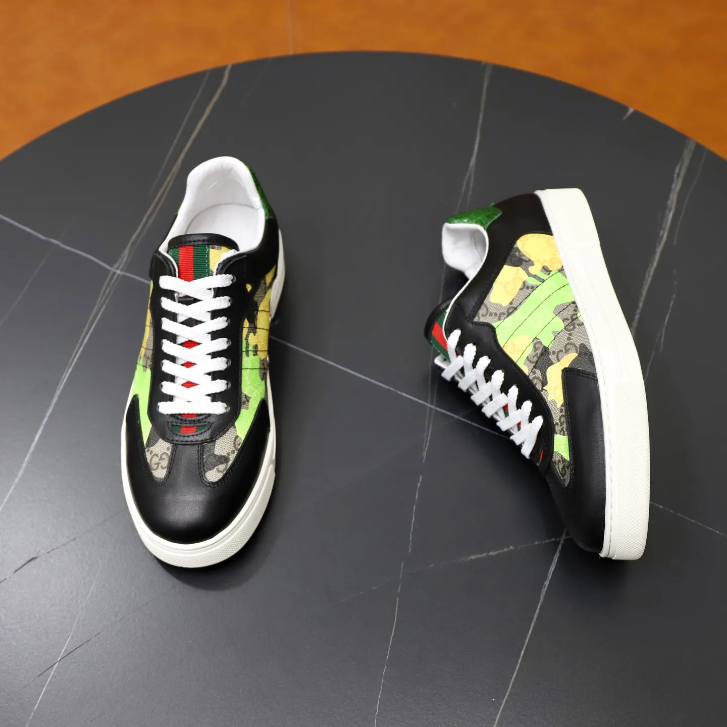 Ex-factory price: 400💰🙅‍♂️🙅‍♂️🙅‍♂️ Brand: Gucci GUCCi Standard code: 38-44 (45 customized) Grade: Same as the official website Material: Original leather splicing Comfortable and breathable sheepskin lining Original wear-resistant outsole Style category: Men's fashionable casual shoes Running sneakers Distinguished luxury brand elements Top luxury Color: actual picture color
